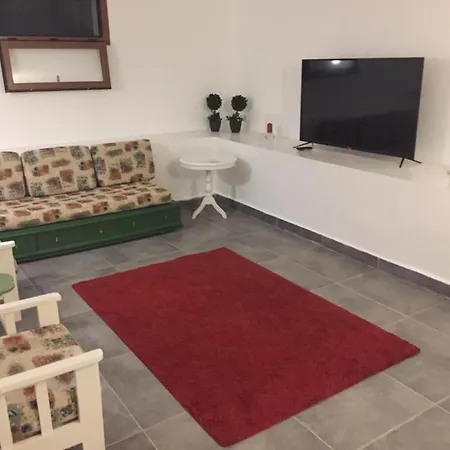 Ayvalık Gömeç Garden Floor