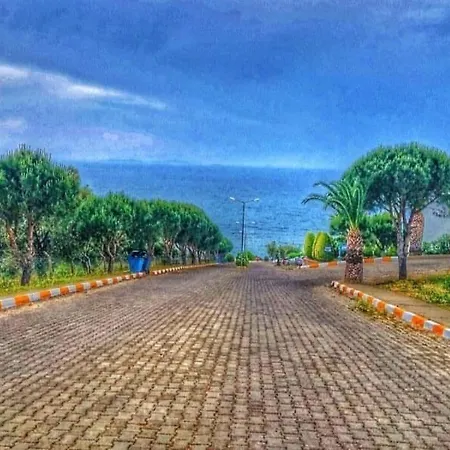 Ayvalik Goemec Garden Floor Holiday home *