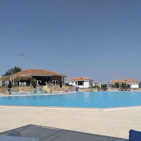 Ayvalik Goemec Garden Floor בית נופש *