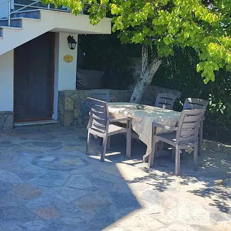 Ayvalik Goemec Garden Floor בית נופש Gomec